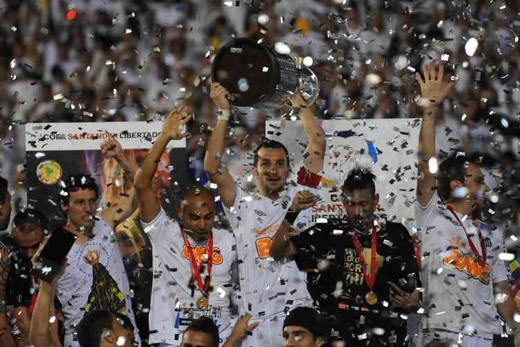 7 Santos - 6 pontos l Ttulos na dcada: 1 Libertadores (2011) e 4 Campeonatos Paulistas (2011, 2012, 2015 e 2016)