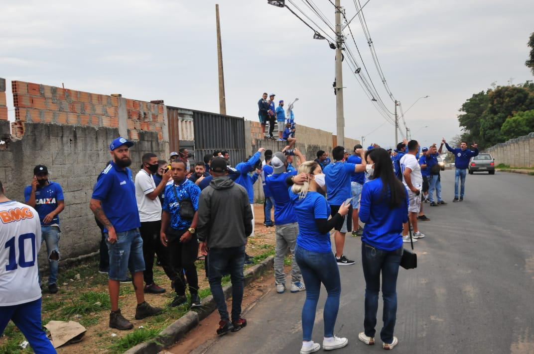 Torcedores cobram empenho e querem melhores resultados em campo 