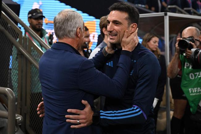 Entrada de Argentina e Frana no campo do Estdio Icnico de Lusail para a final da Copa do Mundo foi um espetculo  parte. Veja fotos do show de fogos, de luzes e da execuo dos hinos nacionais dos dois pases