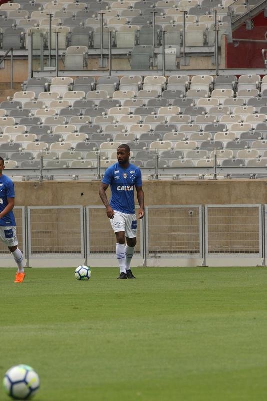 Treino do Cruzeiro nesta sexta-feira, no Mineiro