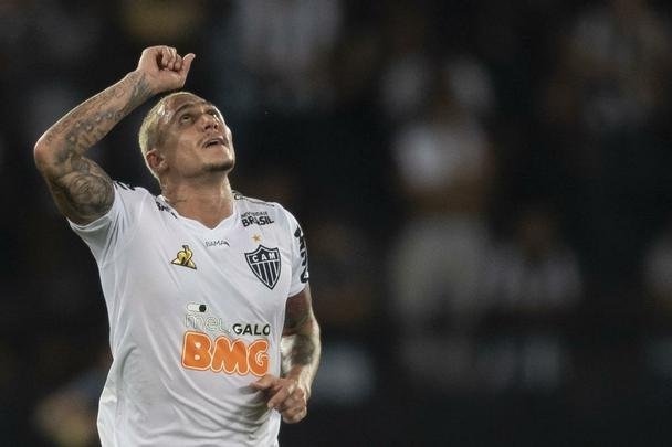 Vincius marcou o gol do Atltico no primeiro tempo, depois de galha da defesa do Botafogo