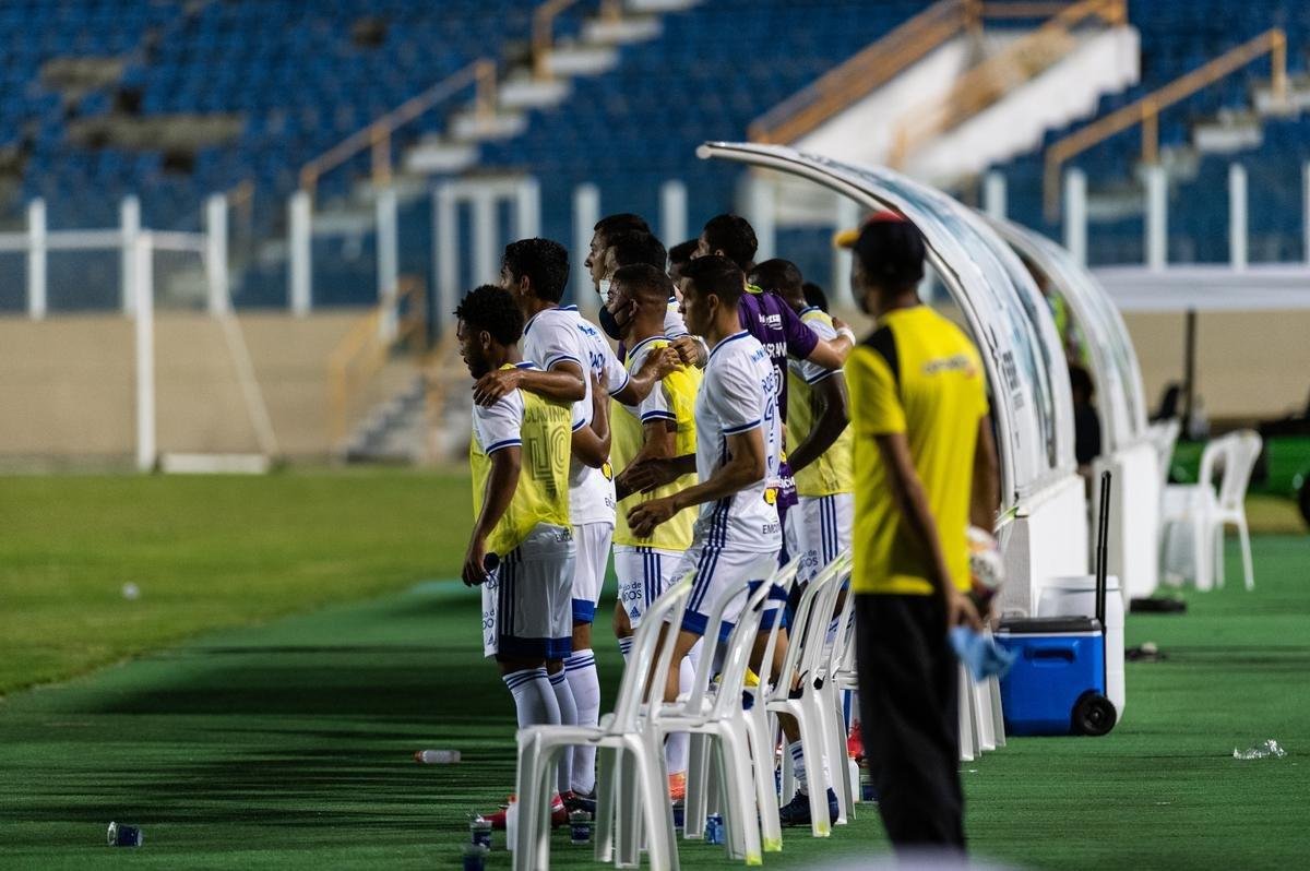 Imagens do duelo entre Confiança e Cruzeiro, em Aracaju, pela quinta rodada da Série B do Campeonato Brasileiro