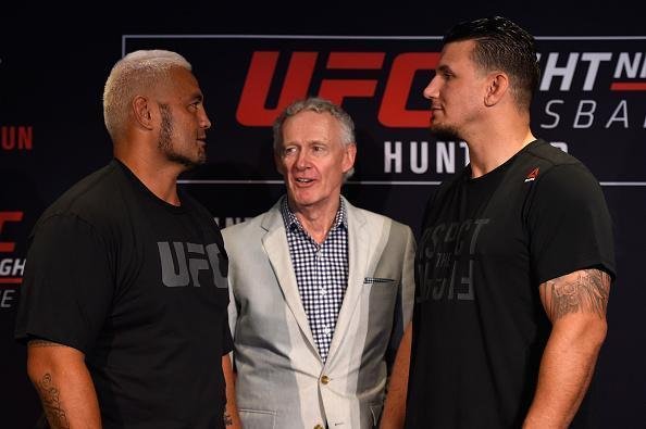 Protagonistas do evento, Mark Hunt e Frank Mir se encaram no Media Day