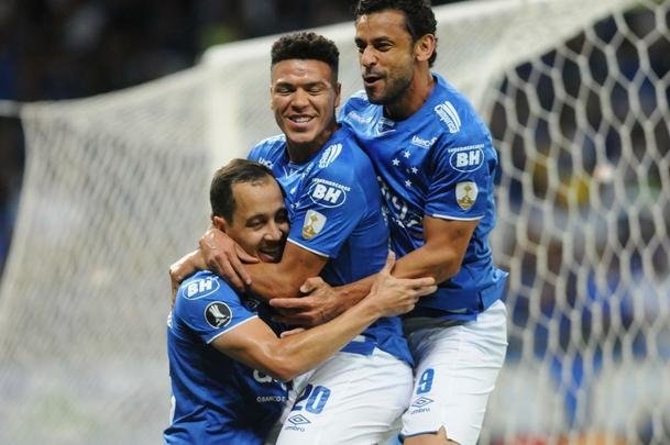 Fotos do jogos entre Cruzeiro e Deportivo Lara no Mineiro