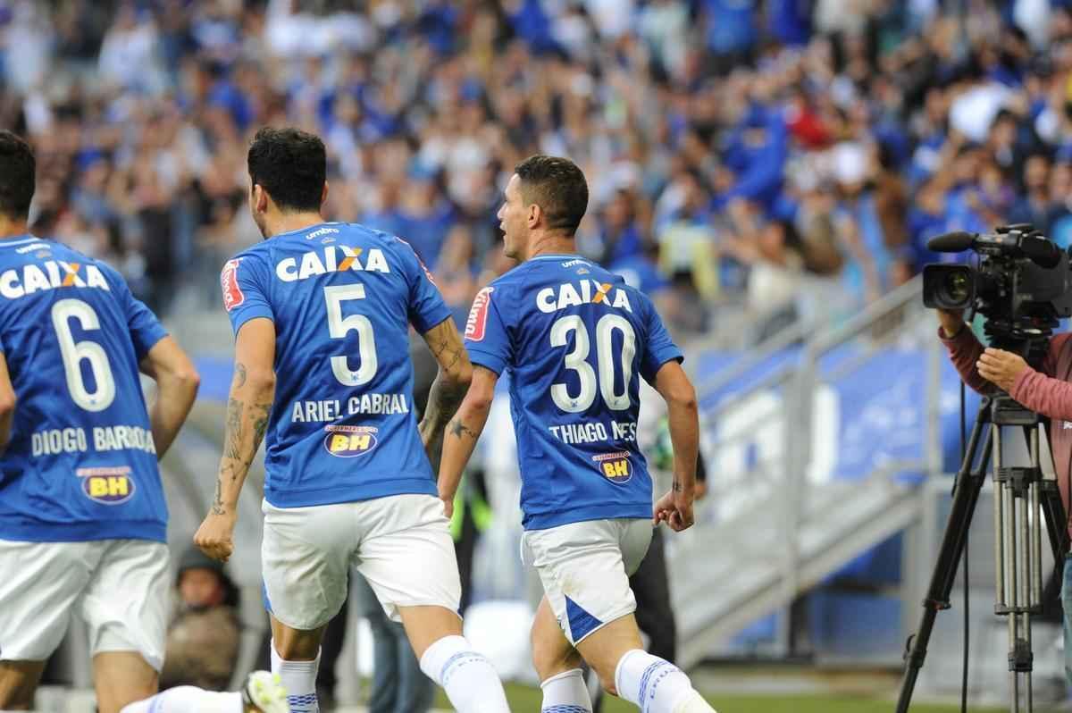 Lance de Cruzeiro e Palmeiras pela 12 rodada do Campeonato Brasileiro 