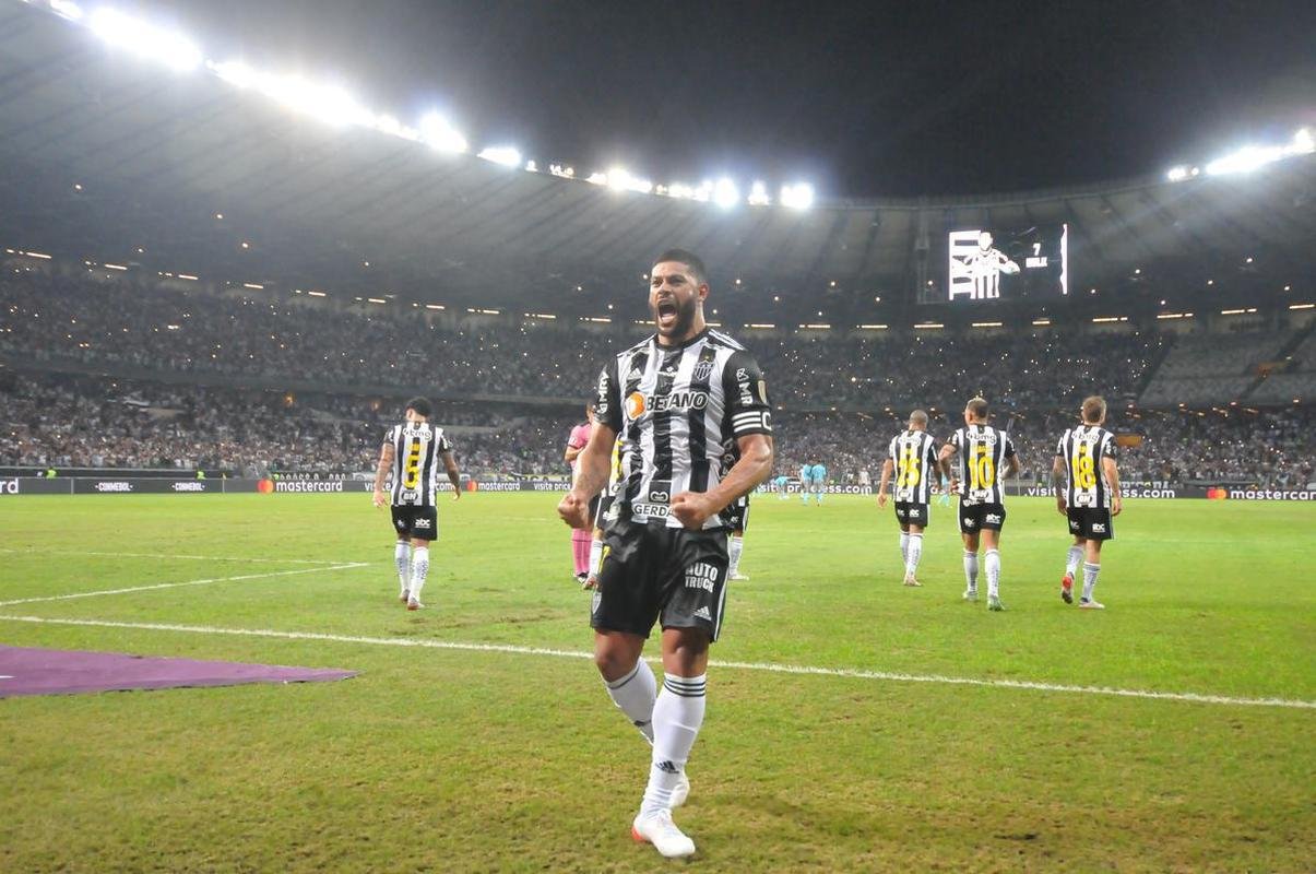 Fotos do gol de Hulk, que deu a vitria ao Galo sobre o Emelec e a classificao s quartas de final da Libertadores