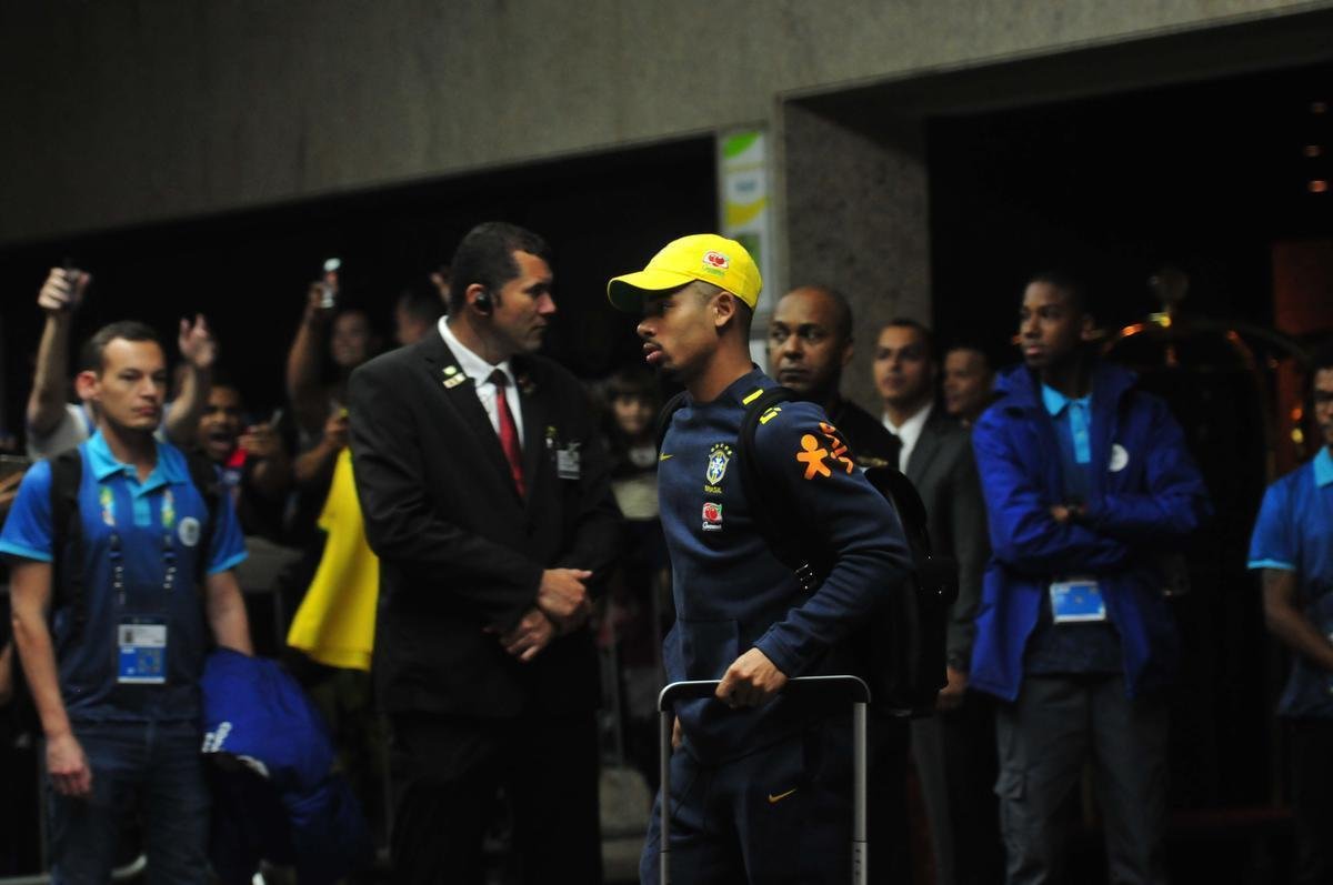 Seleo Brasileira deixou hotel Ouro Minas na noite desta quarta-feira e se despediu de Belo Horizonte, onde venceu a Argentina por 2 a 0 na semifinal da Copa Amrica. Reta final de treinos ser na Granja Comary, em Terespolis. Deciso est marcado para domingo, s 17h, no Maracan