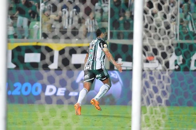 Fotos do jogo entre Atltico e Athletico-PR