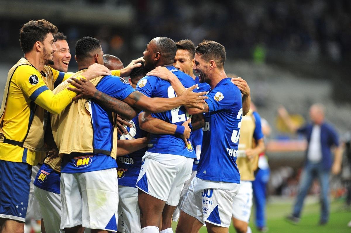 Rafinha ampliou para o Cruzeiro aps passe de Sass: 2 a 0