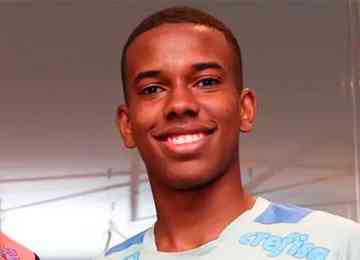 Estevão, que tem 15 anos, mas só poderia deixar o Brasil aos 18, desperta interesse do PSG, da França