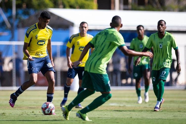 Cruzeiro empatou por 1 a 1 com o Boavista-RJ em jogo-treino realizado neste sbado (22/5), na Toca da Raposa II. Rafael Sobis marcou o gol celeste, enquanto Douglas Pedroso fez para a equipe do Rio de Janeiro.