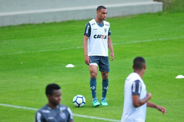 Fotos da apresentao e primeiro treino de Leandrinho no Atltico