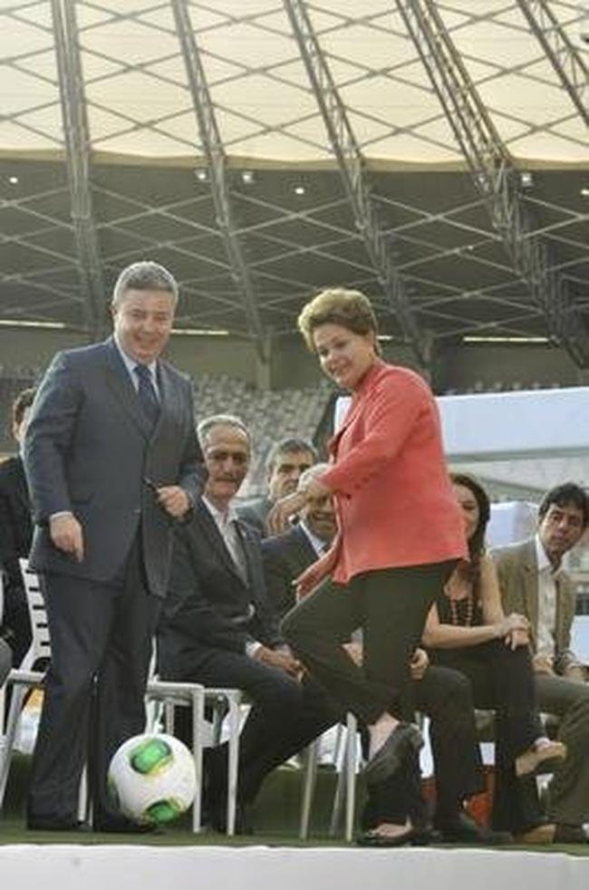 Com presen�a de personalidades, Mineir�o reabre portas