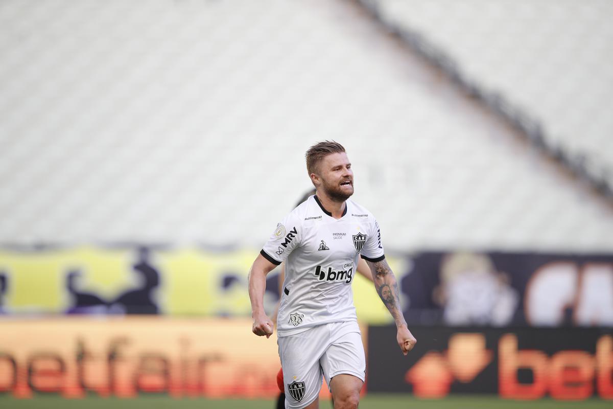 Fotos do jogo entre Ceará e Atlético, que terminou empatado por 2 a 2