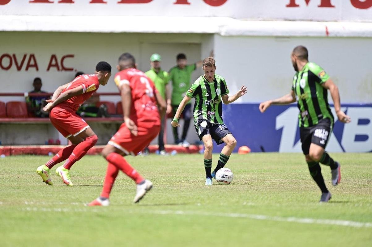 Jogo foi disputado com muito calor, em Nova Lima, na manh deste sbado 