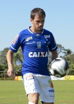 Veja fotos do treino e da apresentao oficial de Lucas e Robinho no Cruzeiro