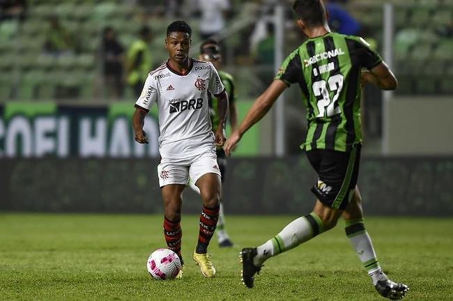 No Independncia, Flamengo vence Amrica por 2 a 1 em duelo pela 33 rodada do Campeonato Brasileiro 