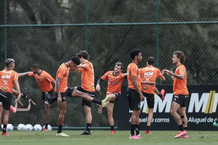Elenco atleticano encerrou a preparação para enfrentar o Atlético-GO fora de casa