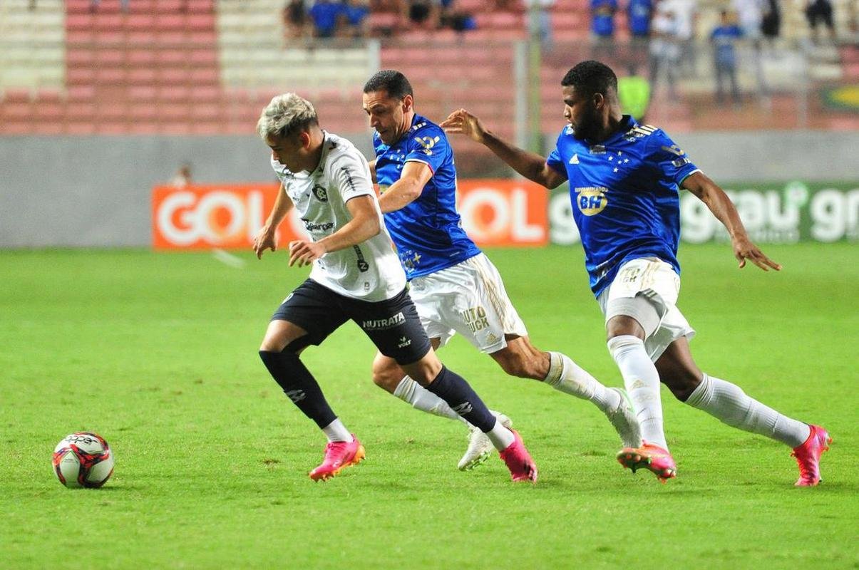 Fotos do jogo entre Cruzeiro e Remo, no Independncia, em BH, pela 32 rodada da Srie B do Brasileiro