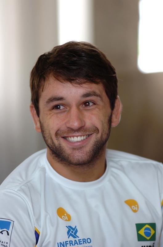 O ex-judoca olmpico Joo Derly (Republicanos) no conseguiu se eleger deputado estadual pelo Rio Grande do Sul. Recebeu 14.125 votos e ser suplente.