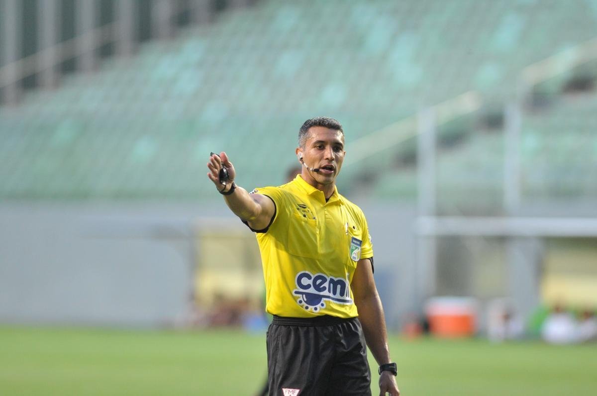 Veja fotos do jogo entre Amrica e Villa Nova