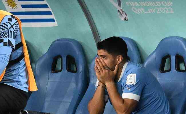 Suarez ficou desolado no banco de reservas com a eliminao do Uruguai