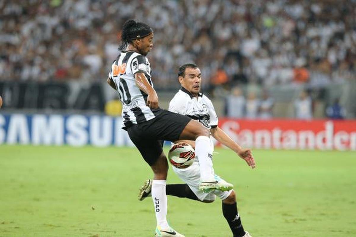 Imagens da deciso entre Atltico e Olimpia