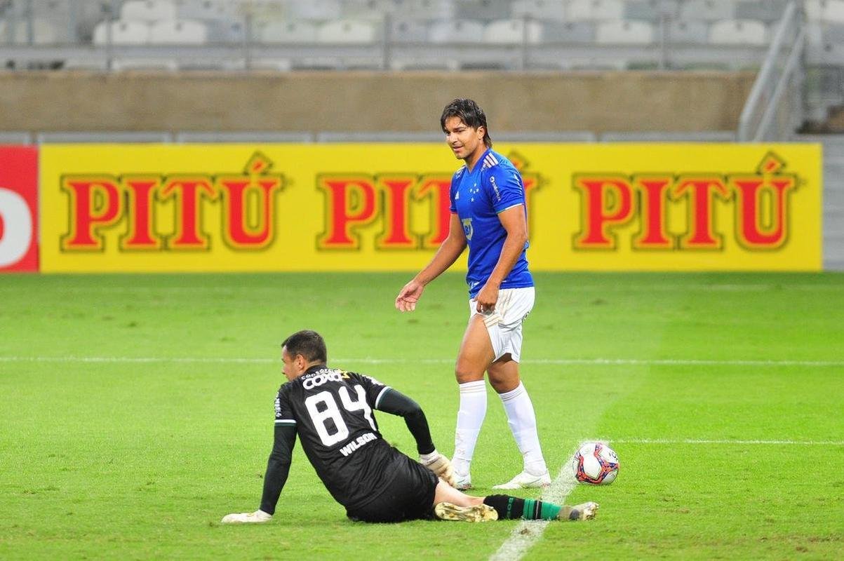Fotos do jogo entre Cruzeiro e Coritiba, no Mineiro, em Belo Horizonte, pela nona rodada da Srie B do Campeonato Brasileiro de 2021