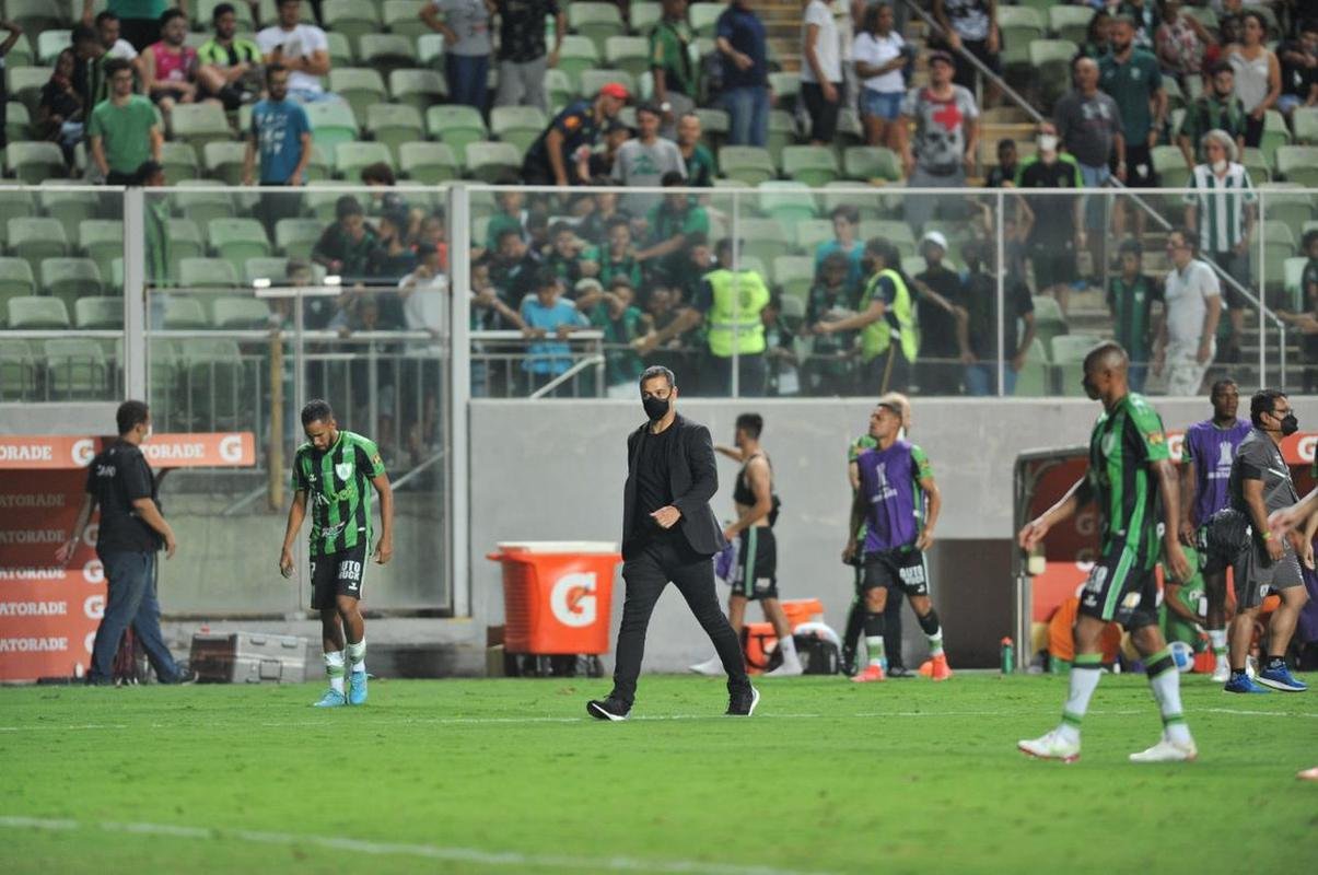 Aps derrota por 2 a 0 para o Del Valle, torcida do Amrica protestou no Independncia e pediu a sada do tcnico Marquinhos Santos. Jogo marcou estreia do Coelho no Grupo D da Copa Libertadores