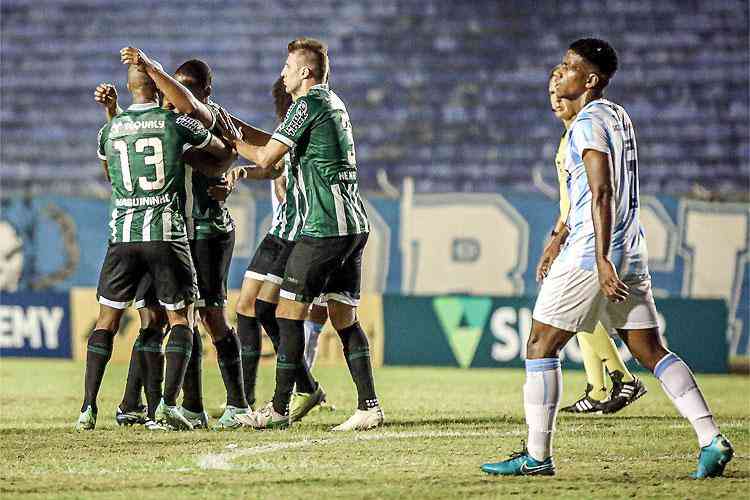 Coritiba vence jogo maluco contra o Internacional marcado por