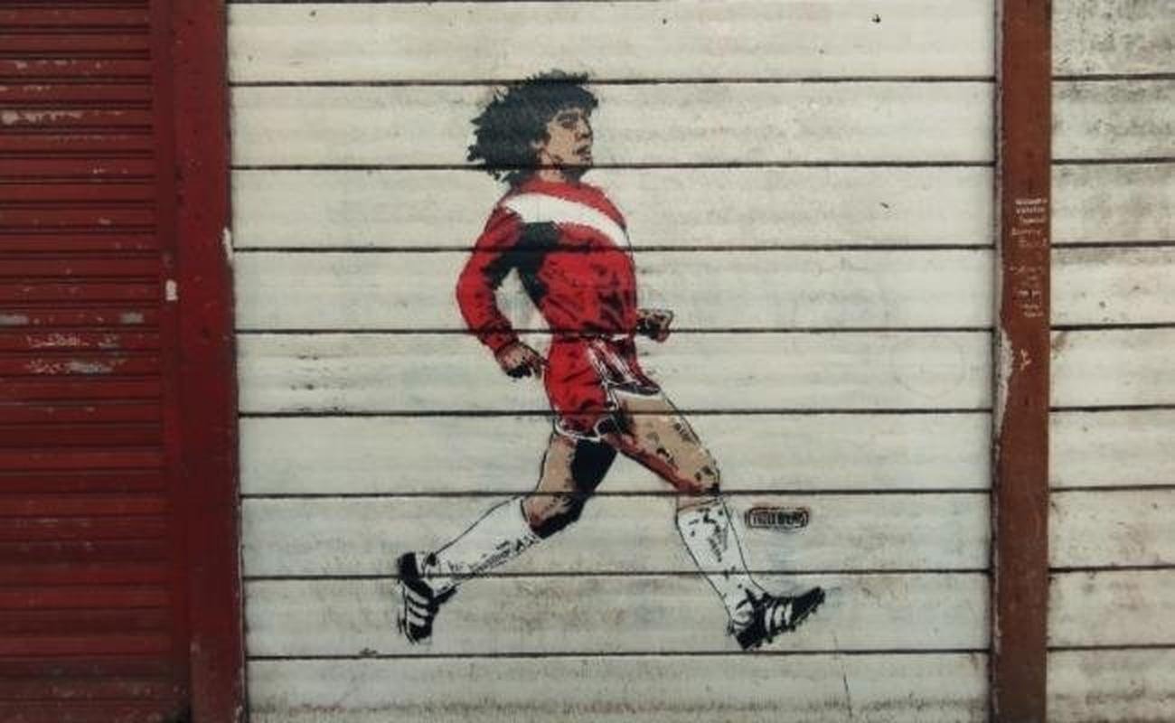 Pintura nos muros do estdio Diego Armando Maradona, em Buenos Aires