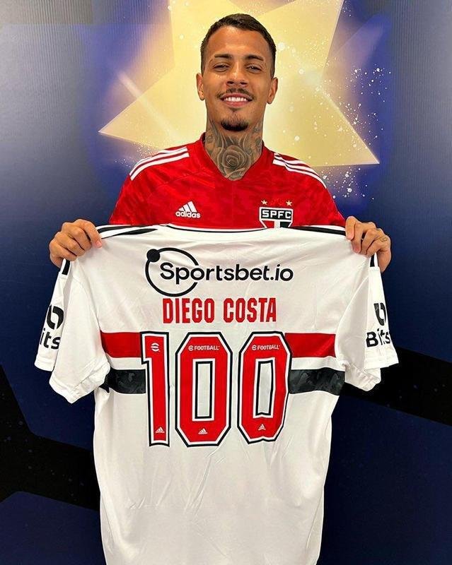 Diego Costa (zagueiro) - tendinite no joelho direito