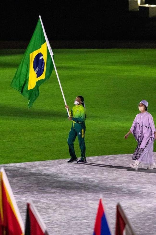 Delega��o Brasileira na Cerim�nia de Encerramento dos Jogos de T�quio; Rebeca Andrade foi a porta-bandeira do Brasil