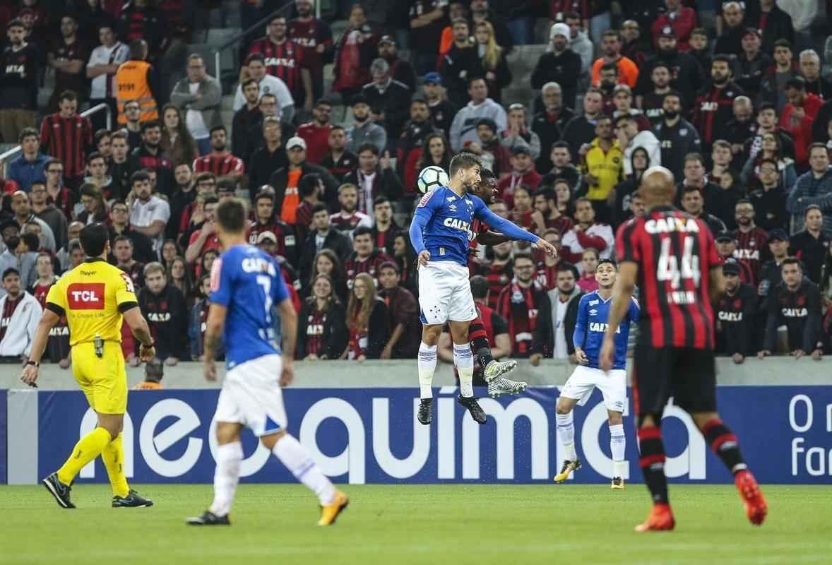 Imagens do jogo entre Atltico-PR e Cruzeiro, pela 13 rodada da Srie A, na Arena da Baixada