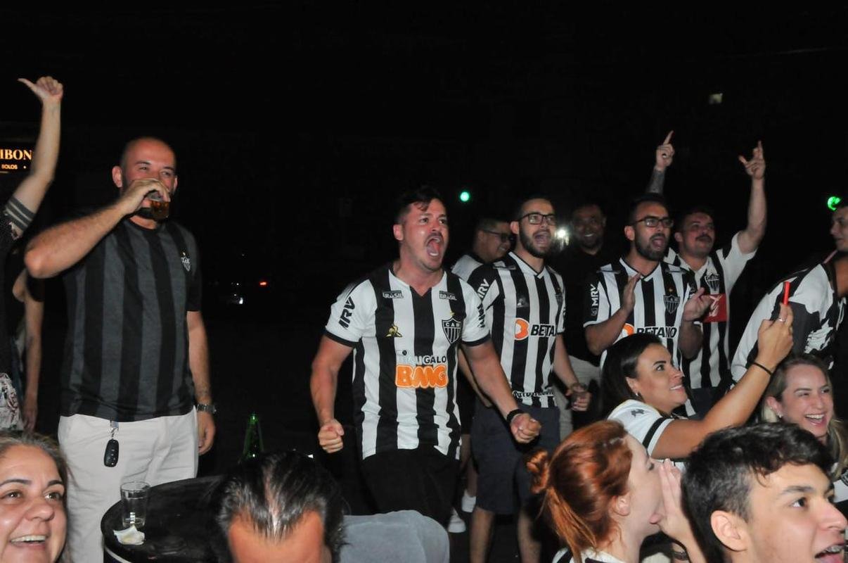 Torcedores do Galo comemoram classificao  final da Copa do Brasil no Bar do Salomo, tradicional reduto atleticano de Belo Horizonte