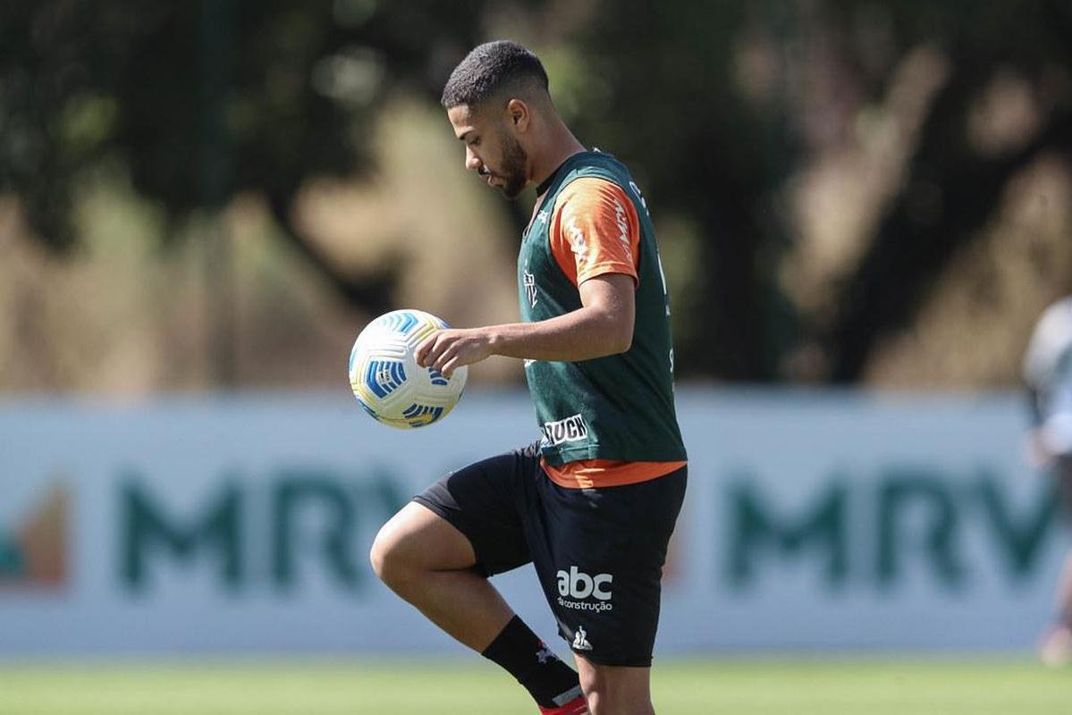 Calebe - O meio-campista entrou bem nas ltimas vezes que saiu do banco de reservas. Pode atuar tanto centralizado como pelo lado esquerdo, sendo uma opo para Cuca armar a equipe contra o Bahia.