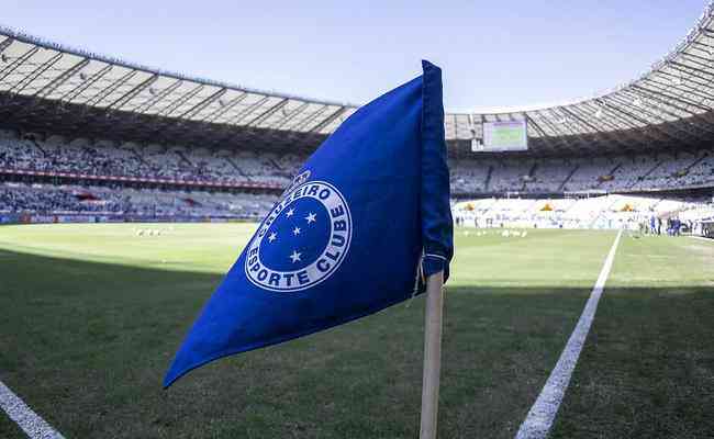 Torcidas organizadas do Cruzeiro faro protesto na Praa Sete em prol do retorno do time celeste ao Mineiro