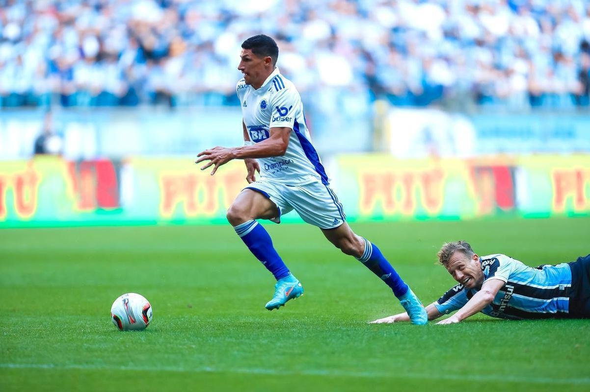 Luvannor abriu o placar para o Cruzeiro sobre o Grmio: 1 a 0