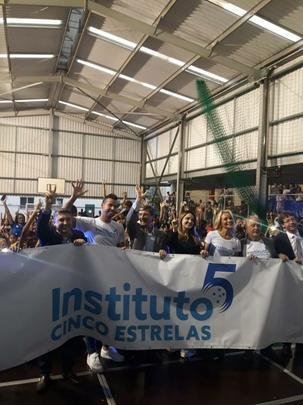 Goleiro Fbio e dirigentes do Cruzeiro prestigiam lanamento de projeto beneficente para crianas do Aglomerado da Serra, em Belo Horizonte (Matheus Muratori/Superesportes)