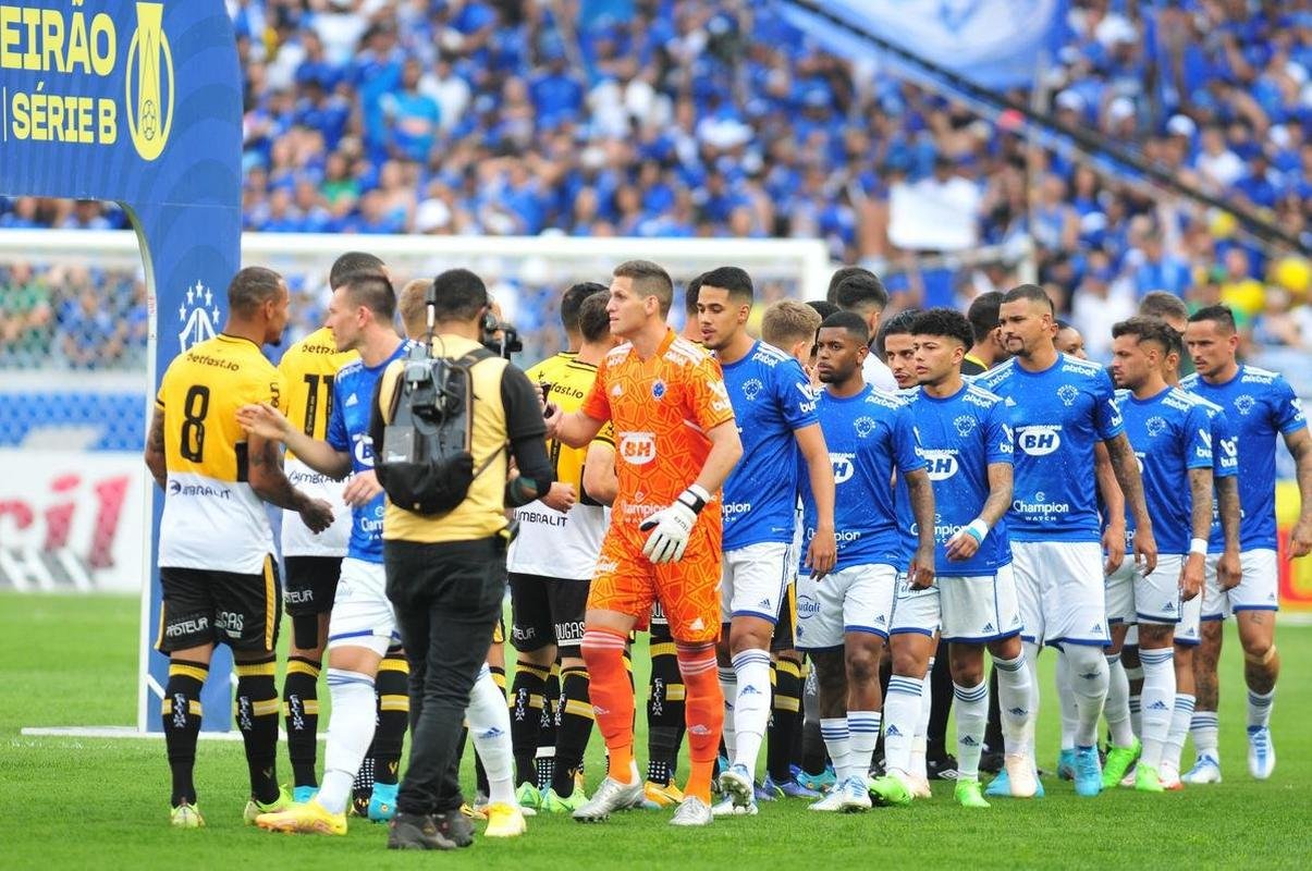 Fotos do jogo entre Cruzeiro e Cricima, neste domingo (4), no Mineiro, pela 28 rodada da Srie B