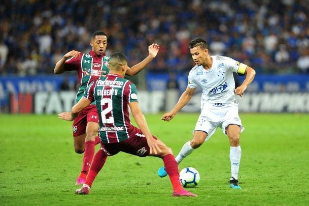 rbitro anulou gol do Cruzeiro e gerou muita revolta no Mineiro