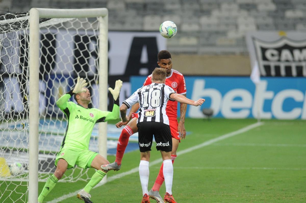Jogo entre Atltico e Internacional, no Mineiro, terminou empatado por 2 a 2