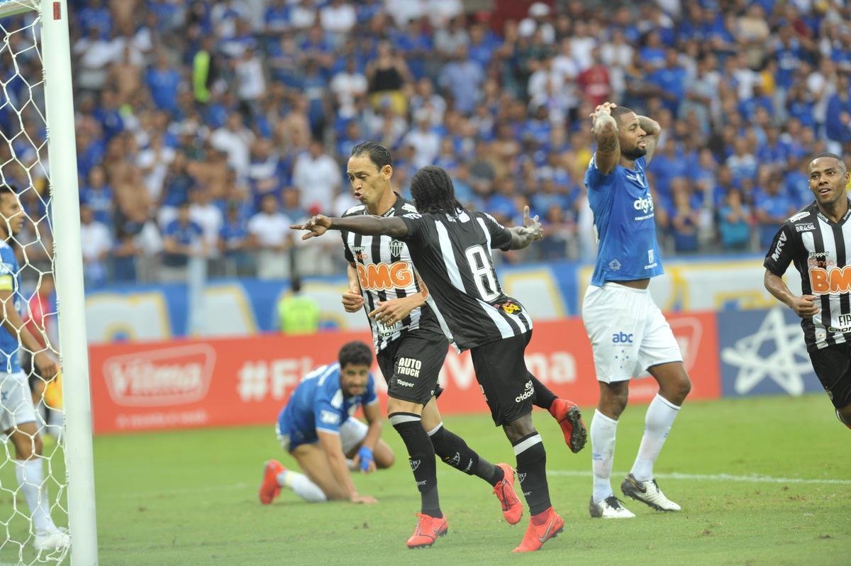 Fotos do segundo tempo do clssico entre Cruzeiro e Atltico, pela final do Mineiro