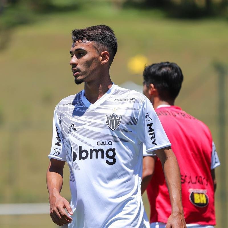 Atlético divulga fotos do novo uniforme de treino