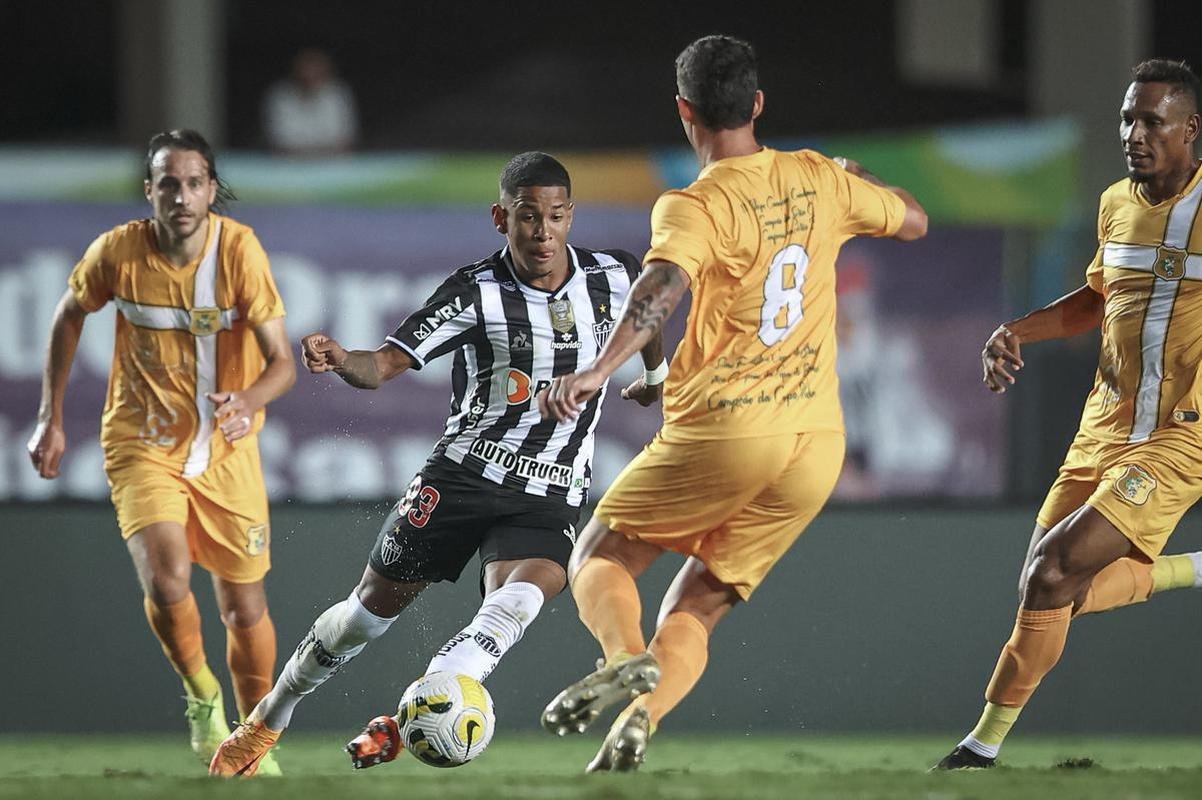 Fotos do jogo entre Brasiliense e Atltico no Estdio Klber Andrade, em Cariacica-ES, pela terceira fase da Copa do Brasil