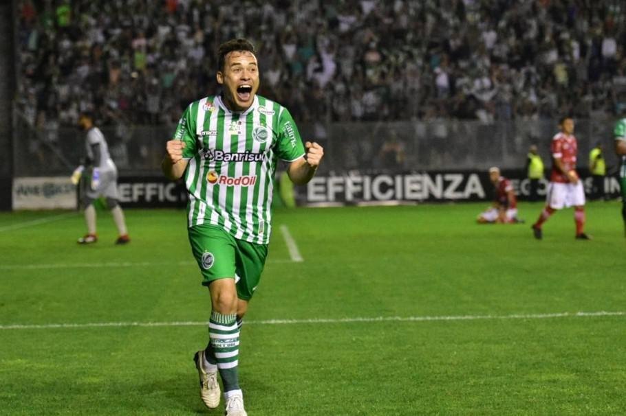 O meia Renato Caj marcou 7 gols em 34 jogos pelo Juventude, que ficou em 3 na Srie B, com 61 pontos, e subiu  primeira diviso.