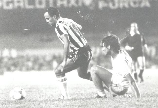 Reinaldo - estreia aos 16 anos e 17 dias
