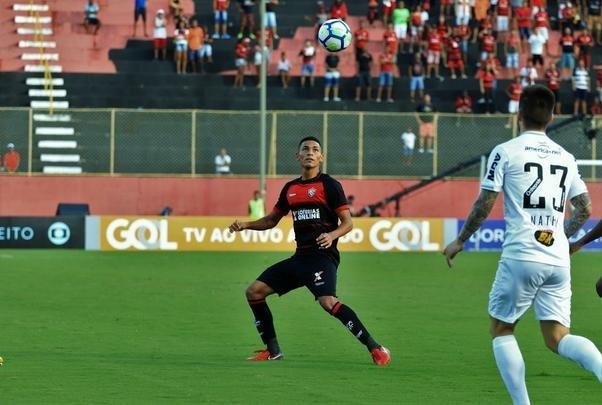Vitória derrotou Atlético por 1 a 0, no Barradão, com gol de Léo Ceará