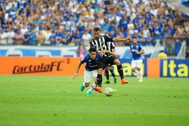 Imagens do primeiro tempo do clssico entre Cruzeiro e Atltico, no Mineiro, pela 26 rodada