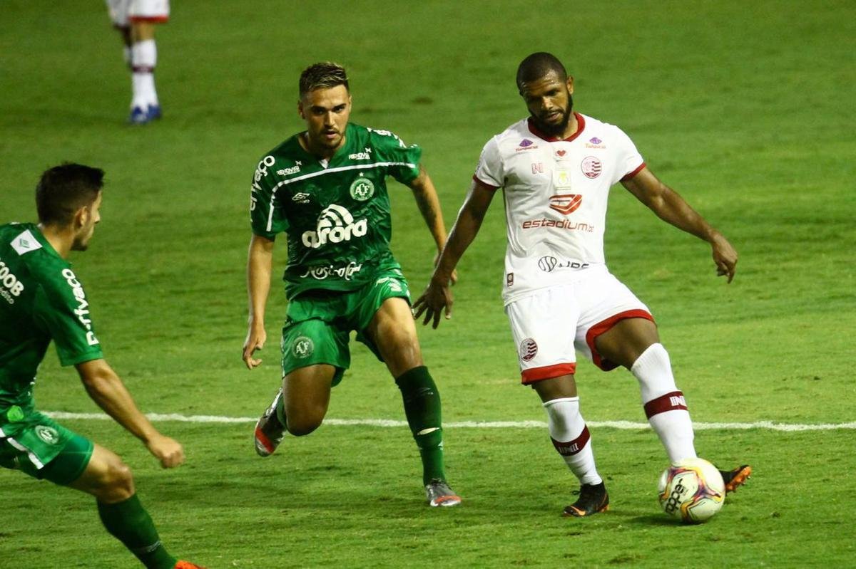 Nutico abriu o placar na segunda etapa com Kieza e quando a partida se encaminhava para mais uma vitria Timbu em seus domnios, a Chapecoense empatou aos 48 minutos do segundo tempo